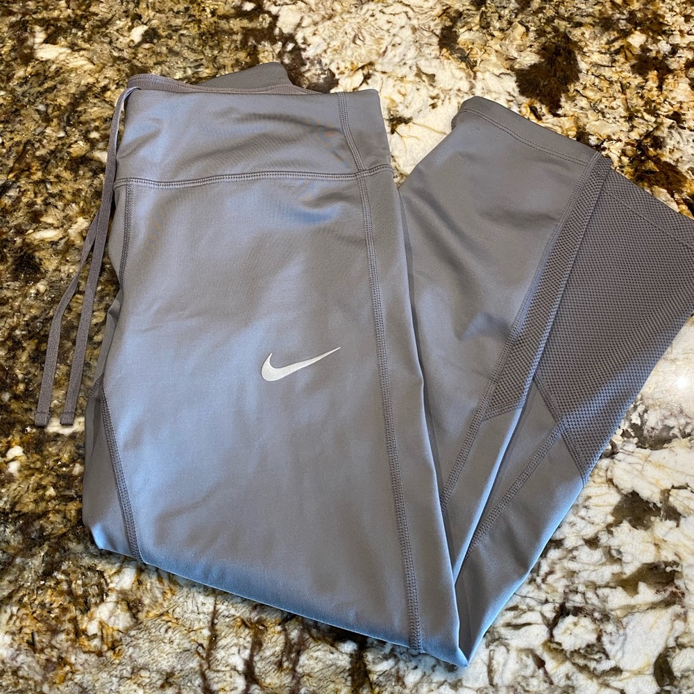 Nike Dri-Fit Capri workout pants-NWOT Small-Grey